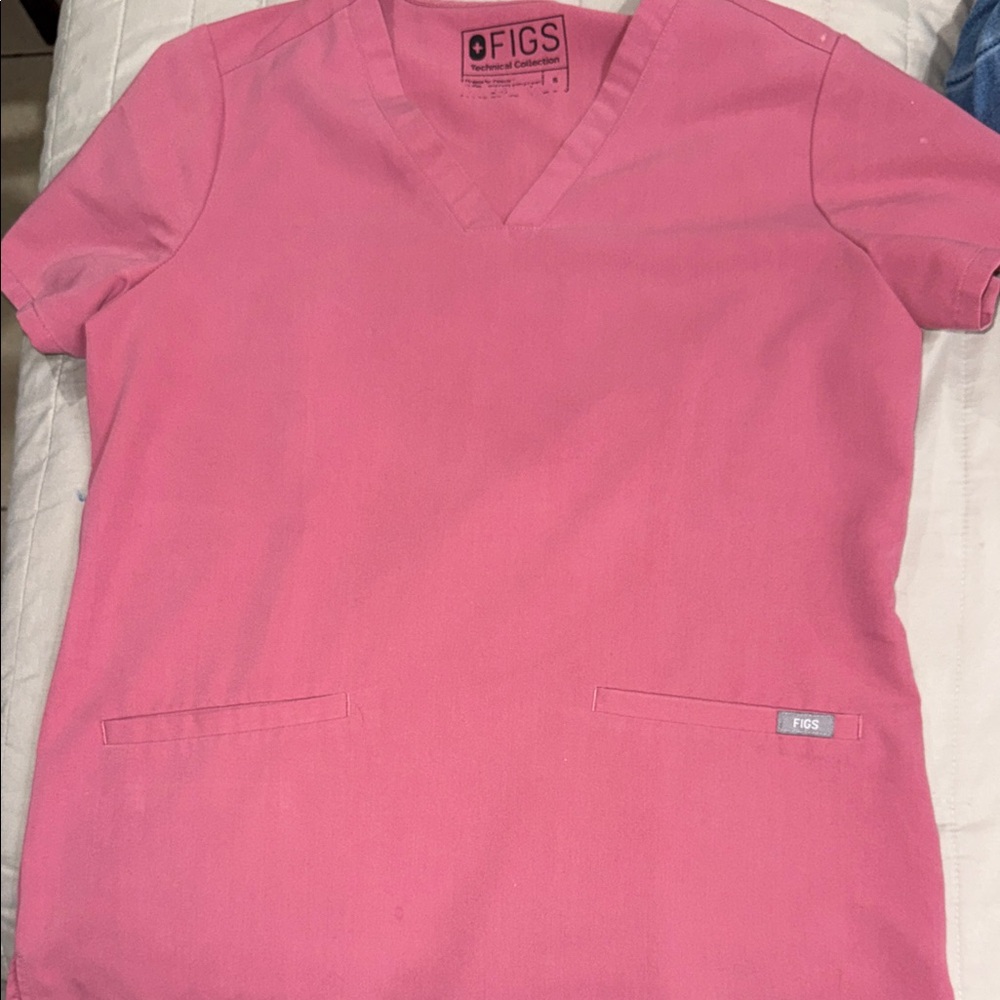 Figs Coral Scrub Top